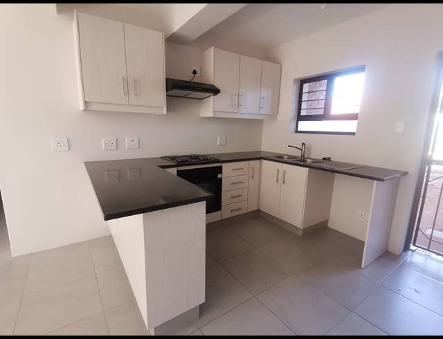 3 BEDROOM FLAT TO LET IN FYNNLAND
